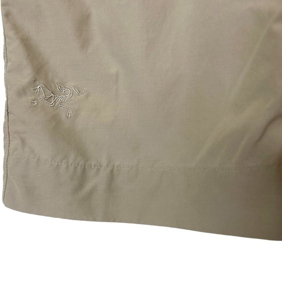 ARC’TERYX Women’s Lightweight Bermuda Hiking Short Size 4 Gorpcore - Picture 4 of 13
